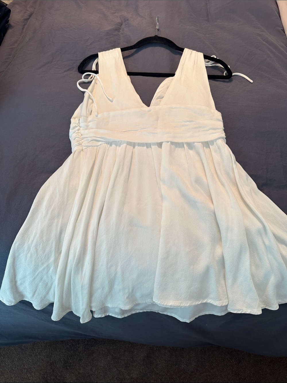 La Hearts White V-Neck Sleeveless Mini Dress